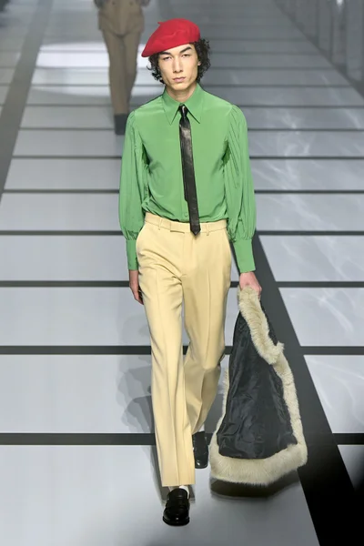 Look 60